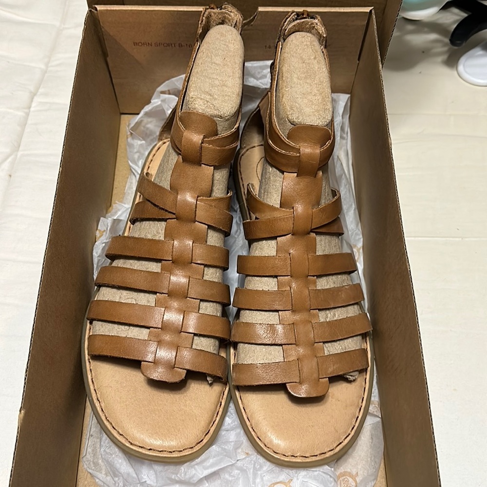 Born sandals